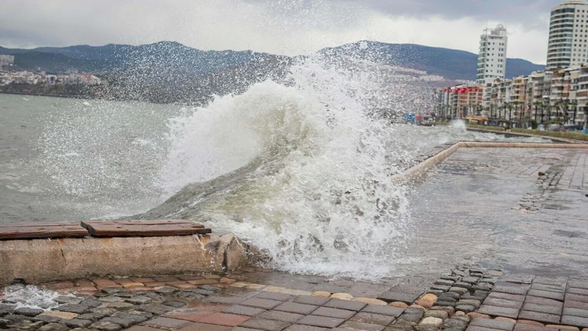 Ege’de Kuvvetli Fırtına Alarmı