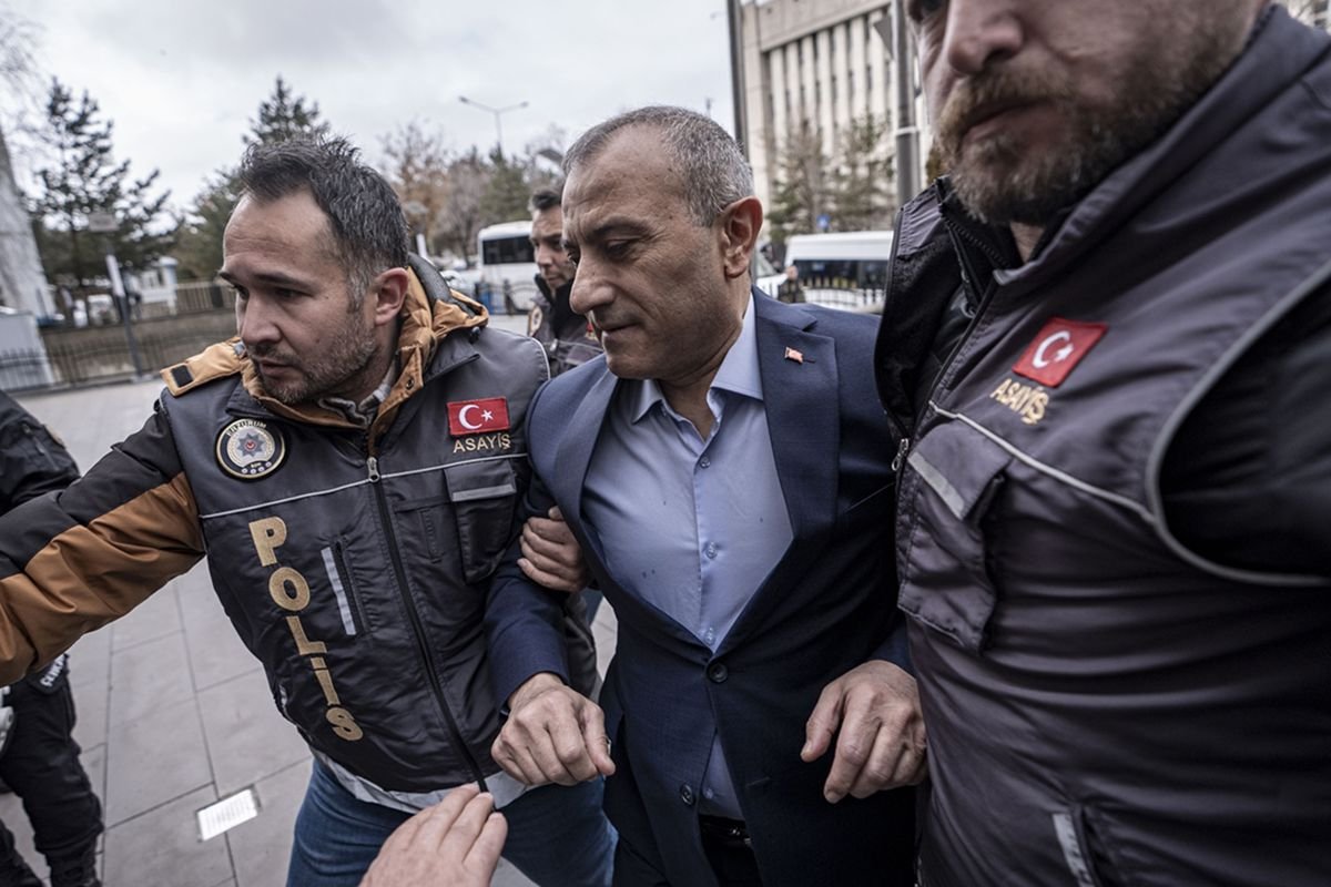 Gözaltındaki Eski Vali Tuncay Sonel'in İlk Sözleri: Ben Devletin Valisiyim, Emniyette İfade Vermem