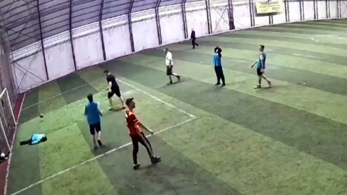 Halı Sahada Ölüm: Top Göğsüne Gelince Kalbi Durdu