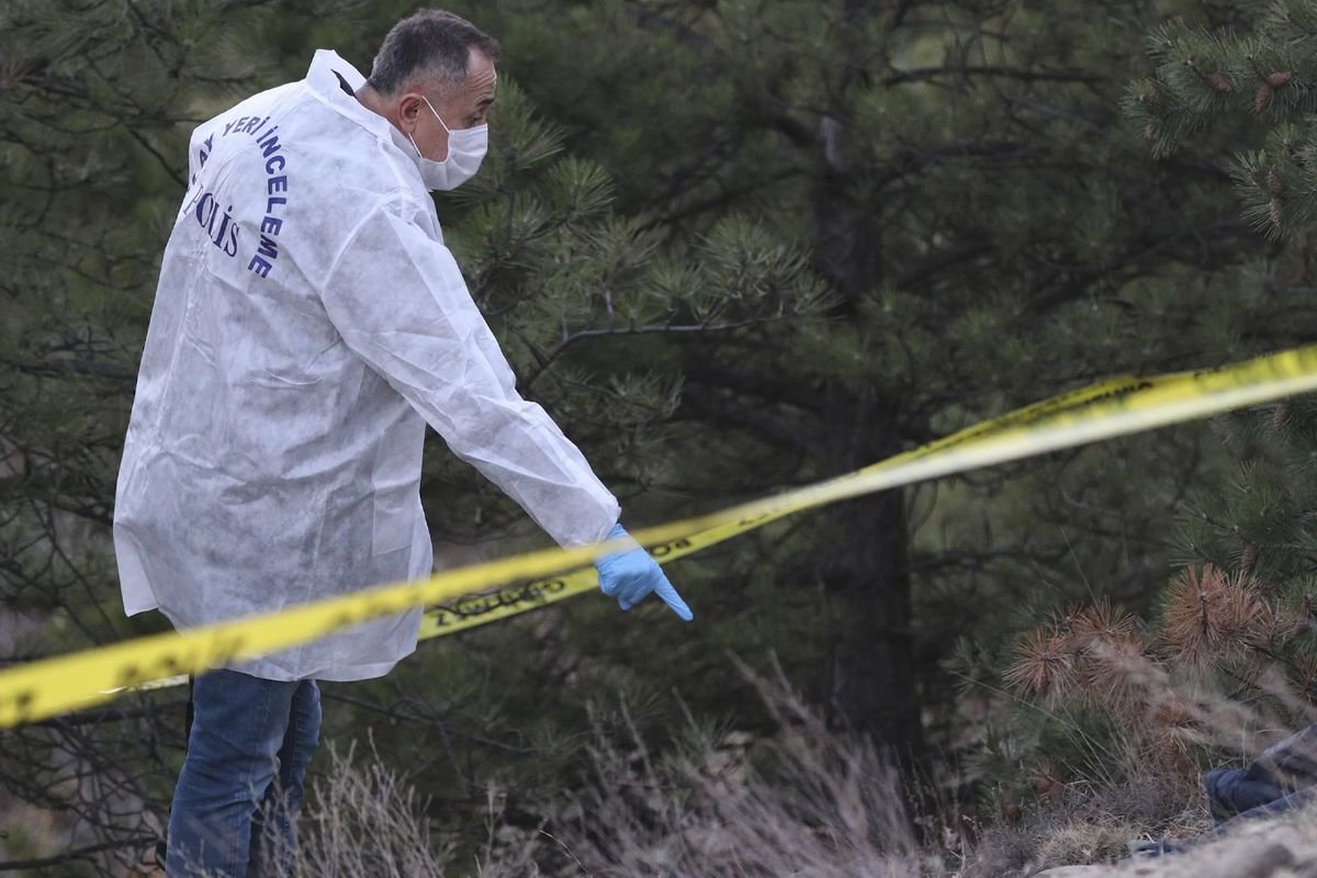 Hatay'da Annenin Cesedi Toprağa Gömülü, Oğlu Da Silahla Vurulmuş Halde Bulundu