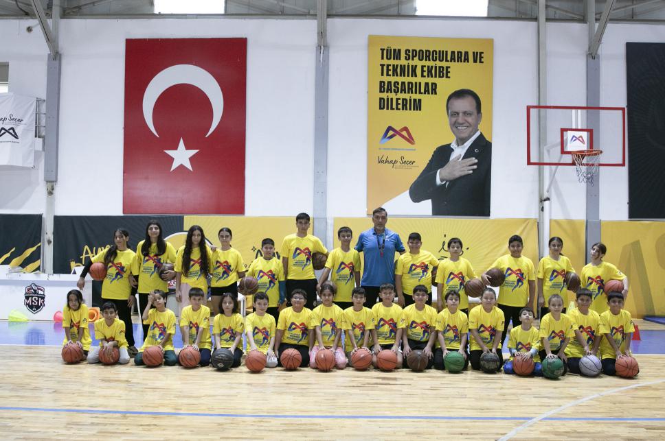 Mersin Büyükşehir Belediyesi’nin Basketbol Kursları İle Çocuklar Sporla Yetişiyor