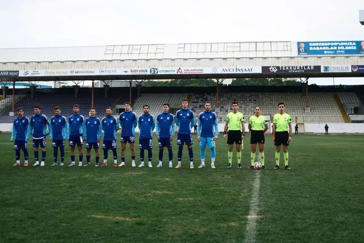 Rakip Takım Maça Çıkmayınca Kendi Aralarında Maç Yaptılar