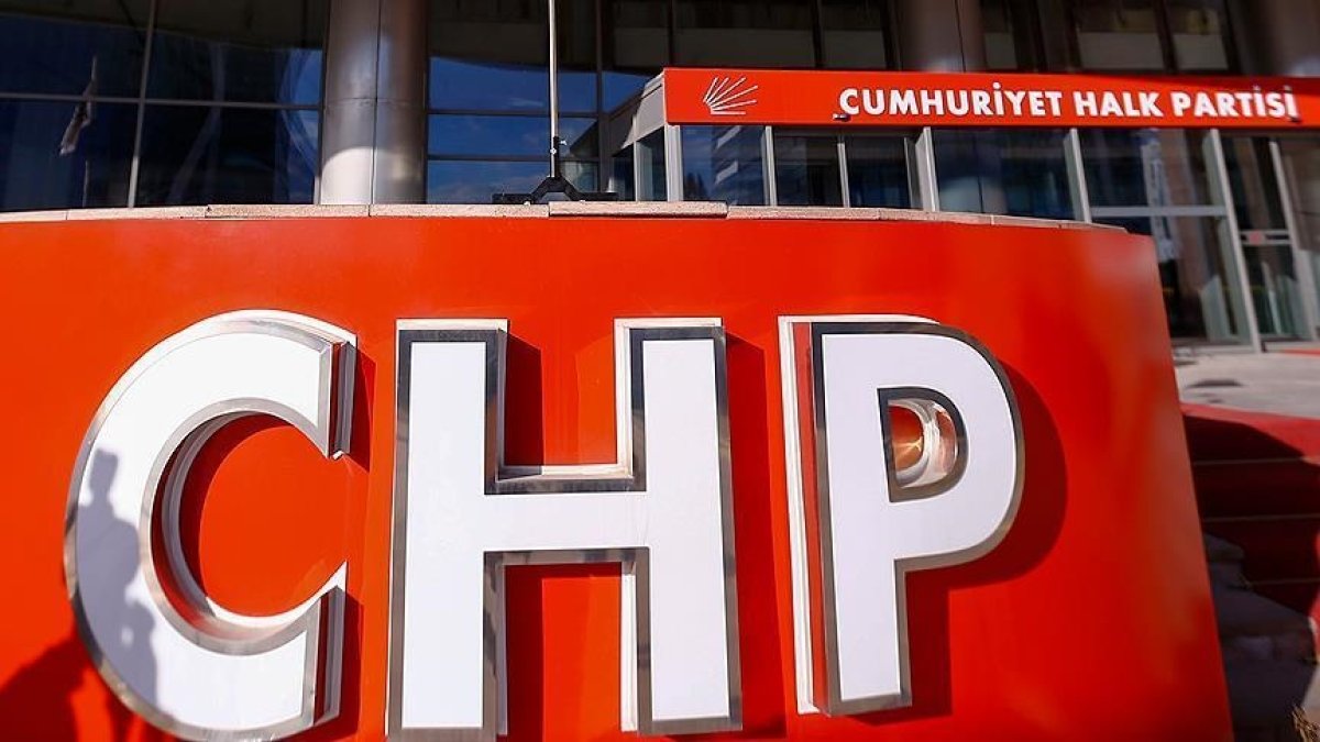 CHP Sözcüsü Müslim Sarı, Milletvekilleri Ensar Aytekin, Ali Mahir Başarır, Gökhan Günaydın, Nurhayat Altaca Kayışoğlu, Özgür Karabat, Umut Akdoğan, Veli Ağbaba, Turan Taşkın Özer Ve Burhanettin Bulut'un Tedbirli Olarak Kesin Çıkarma Cezası Uygulanmak Üzer