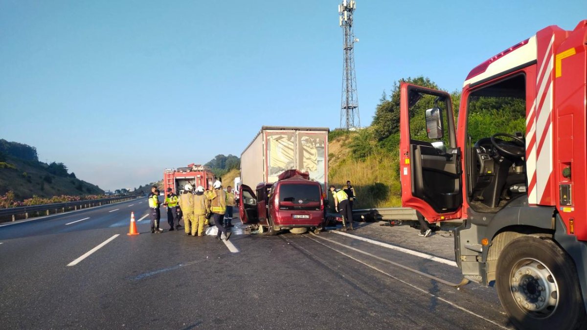 Kuzey Marmara Otoyolu'ndaki Kazada Biri Bebek 3 Kişi Hayatını Kaybetti