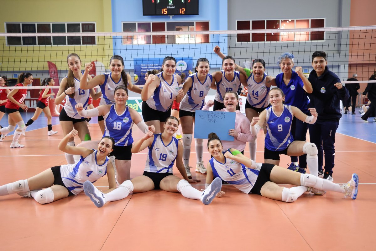 Toroslar Belediyesi Kadın Voleybol Takımı Ligi Galibiyetle Tamamladı