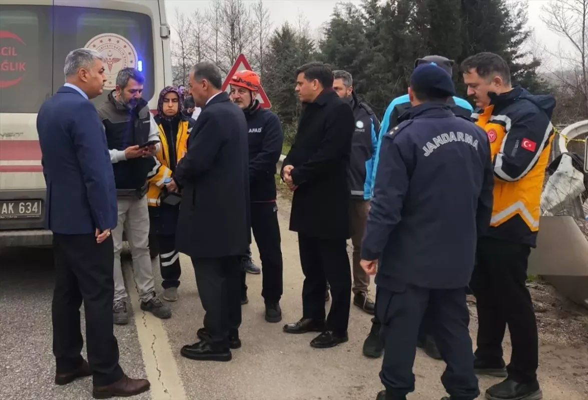 Yalova’da Midibüs Kazası: 1 Ölü, 20 Yaralı