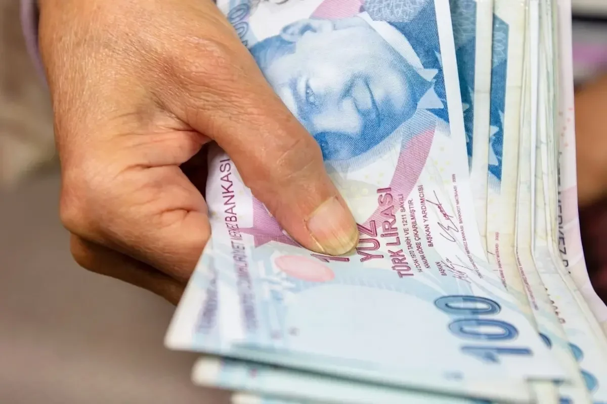 Yüzbinlerce Emeklinin Maaşı Artacak: İşte Artıştan Etkilenecek Kesim